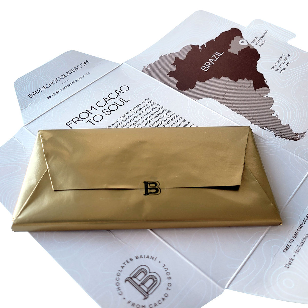 Baiani Chocolate, Brazil, opening the bar of chocolate